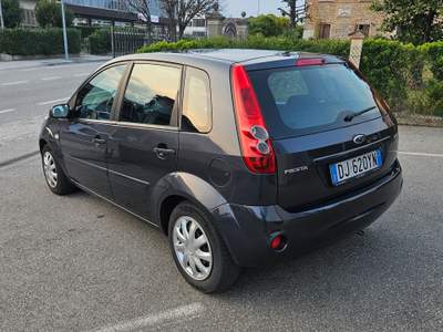 Ford Fiesta Ottime condizioni generali. Grigio usata Rosà
