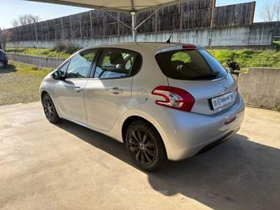Peugeot 208 1.0 VTi 68 CV 5 porte OK NEOPATENTATI EURO 5B BENZ Argento usata Pavia
