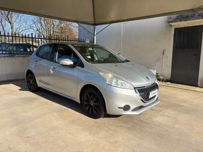 Peugeot 208 1.0 VTi 68 CV 5 porte OK NEOPATENTATI EURO 5B BENZ Argento usata Pavia