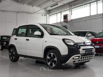 Fiat Panda Panda III 2021 Cross 1.0 firefly hybrid (Red) s Bianco usata Sesto San Giovanni