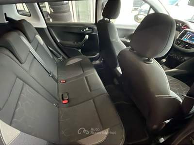 Peugeot 2008 2008 1.2 puretech Active 82cv my16 Verde usata Pordenone
