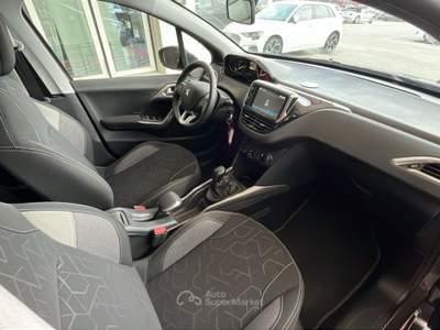 Peugeot 2008 2008 1.2 puretech Active 82cv my16 Verde usata Pordenone