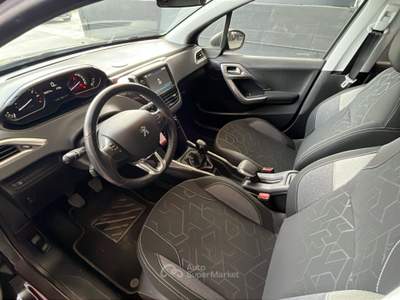 Peugeot 2008 2008 1.2 puretech Active 82cv my16 Verde usata Pordenone