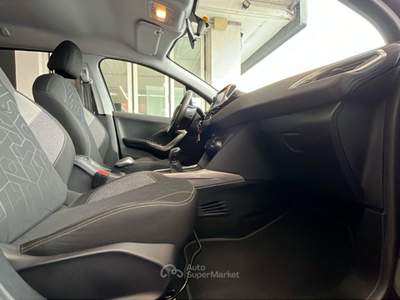 Peugeot 2008 2008 1.2 puretech Active 82cv my16 Verde usata Pordenone