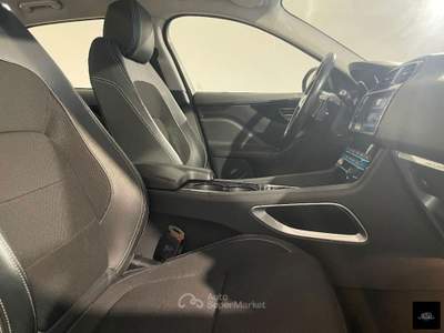 Jaguar F-Pace 2.0 D 180 CV aut. R-Sport usata San Giuseppe Vesuviano