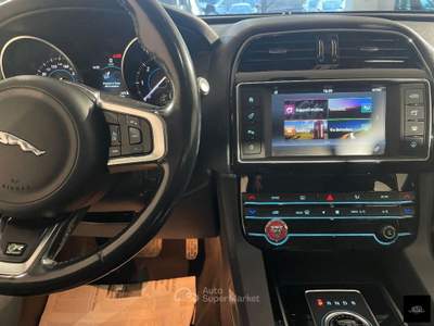 Jaguar F-Pace 2.0 D 180 CV aut. R-Sport usata San Giuseppe Vesuviano