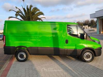 Iveco Daily 35S14 Furgone Medio Tetto Basso Gancio traino Verde usata San Michele Salentino