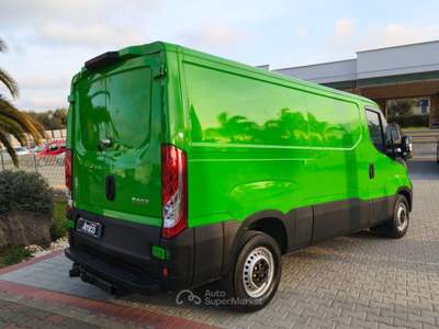 Iveco Daily 35S14 Furgone Medio Tetto Basso Gancio traino Verde usata San Michele Salentino