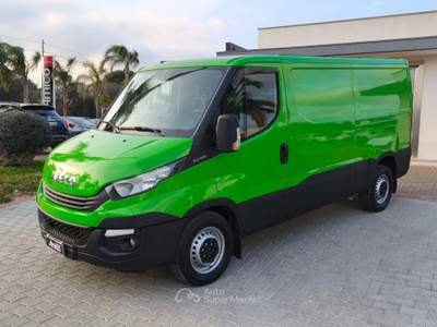 Iveco Daily 35S14 Furgone Medio Tetto Basso Gancio traino Verde usata San Michele Salentino