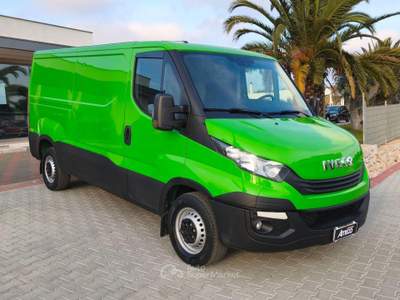 Iveco Daily 35S14 Furgone Medio Tetto Basso Gancio traino Verde usata San Michele Salentino