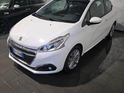 Peugeot 208 1.2 BENZINA EURO 6 Bianco usata Cornaredo