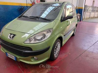 Peugeot 1007 1007 1.6 16v Trendy 2tronic Verde usata Nova Milanese Peugeot 1007 1007 1.6 16v Trendy 2tronic Verde usata Nova Milanese
