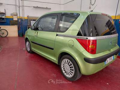 Peugeot 1007 1007 1.6 16v Trendy 2tronic Verde usata Nova Milanese