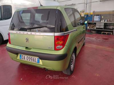 Peugeot 1007 1007 1.6 16v Trendy 2tronic Verde usata Nova Milanese