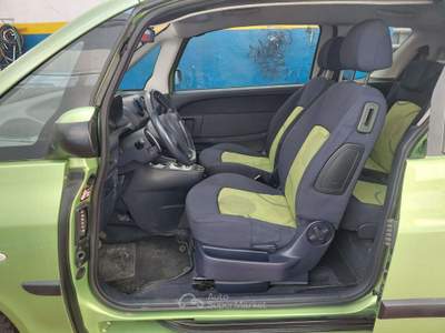 Peugeot 1007 1007 1.6 16v Trendy 2tronic Verde usata Nova Milanese