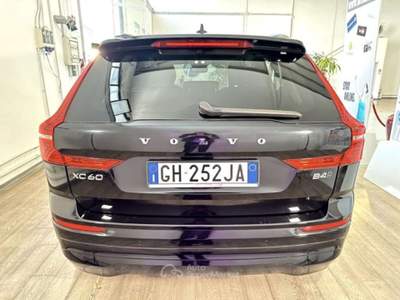 Volvo XC60 B4 (d) AWD Geartronic Momentum Pro Nero usata Roma