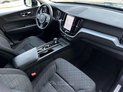 Volvo XC60 B4 (d) AWD Geartronic Momentum Pro Nero usata Roma