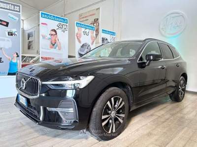 Volvo XC60 B4 (d) AWD Geartronic Momentum Pro Nero usata Roma