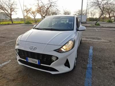 Hyundai i10 Tech A/T solo km.39000 Bianco usata Barletta