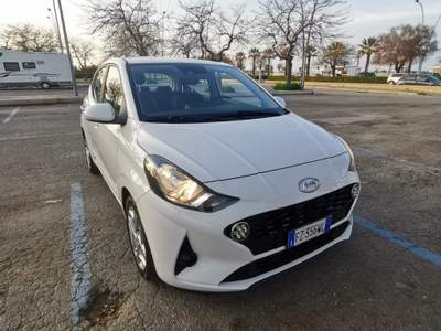Hyundai i10 Tech A/T solo km.39000 Bianco usata Barletta