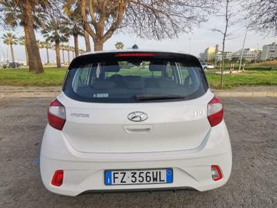 Hyundai i10 Tech A/T solo km.39000 Bianco usata Barletta
