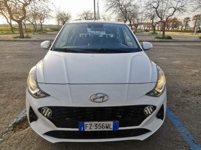 Hyundai i10 Tech A/T solo km.39000 Bianco usata Barletta