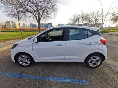 Hyundai i10 Tech A/T solo km.39000 Bianco usata Barletta