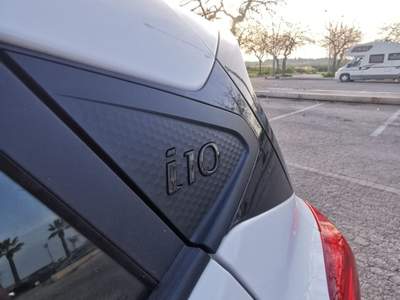 Hyundai i10 Tech A/T solo km.39000 Bianco usata Barletta