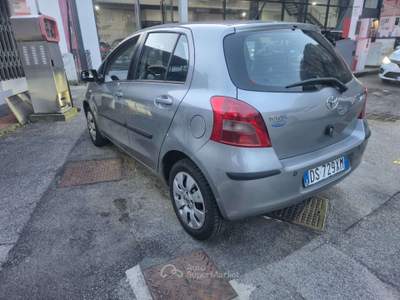 Toyota Yaris Yaris 1.0 5 porte Grigio usata Lecco