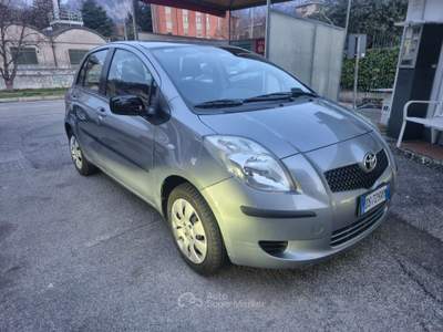 Toyota Yaris Yaris 1.0 5 porte Grigio usata Lecco