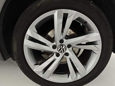 Volkswagen Tiguan 2.0 TDI 150 CV SCR DSG R-Line Grigio usata Capua