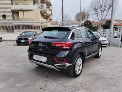 Volkswagen T-Roc 1.0 tsi Style 115cv -IQ Light-IQ Drive-Tech Pack- Nero usata Francavilla al Mare