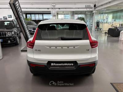 Volvo XC40 T2 Momentum Core N1 - AUTOCARRO Bianco usata Spresiano