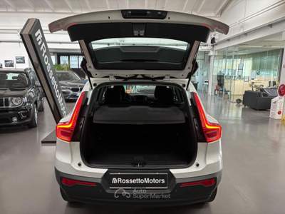 Volvo XC40 T2 Momentum Core N1 - AUTOCARRO Bianco usata Spresiano