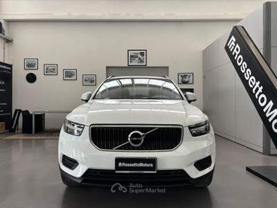 Volvo XC40 T2 Momentum Core N1 - AUTOCARRO Bianco usata Spresiano