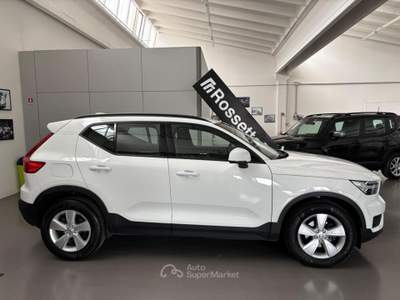Volvo XC40 T2 Momentum Core N1 - AUTOCARRO Bianco usata Spresiano