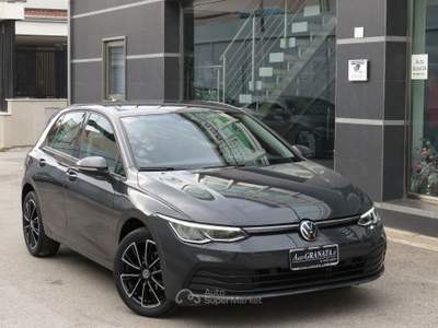 Volkswagen Golf 1.0 Tsi Life 110cv Led+Pack Luci Grigio usata Trentola Ducenta