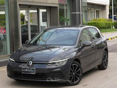 Volkswagen Golf 1.0 Tsi Life 110cv Led+Pack Luci Grigio usata Trentola Ducenta