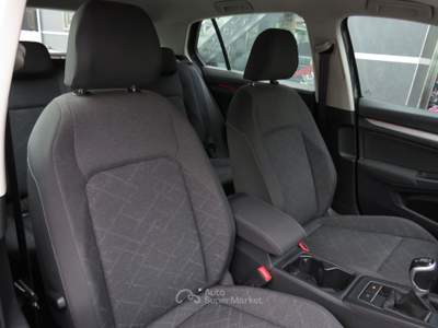 Volkswagen Golf 1.0 Tsi Life 110cv Led+Pack Luci Grigio usata Trentola Ducenta