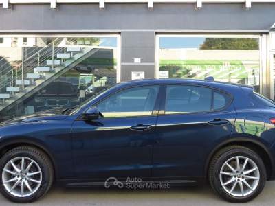 Alfa Romeo Stelvio 2.2 M.jet Super Q4 190CV AT8 NAVI/UNIPRO Blu/Azzurro usata Trentola Ducenta