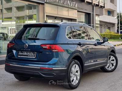 Volkswagen Tiguan 2.0 TDI 150CV SCR DSG 4MOTION Life Blu/Azzurro usata Trentola Ducenta