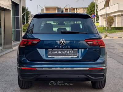 Volkswagen Tiguan 2.0 TDI 150CV SCR DSG 4MOTION Life Blu/Azzurro usata Trentola Ducenta