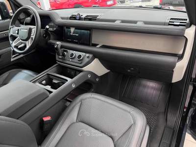 Land Rover Defender 90 3.0D I6 250 CV AWD Auto SE Nero usata Calvatone