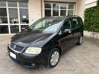 Volkswagen Touran 1.9 TDI 101CV Nero usata Alberobello