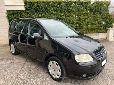 Volkswagen Touran 1.9 TDI 101CV Nero usata Alberobello