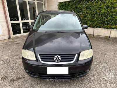 Volkswagen Touran 1.9 TDI 101CV Nero usata Alberobello