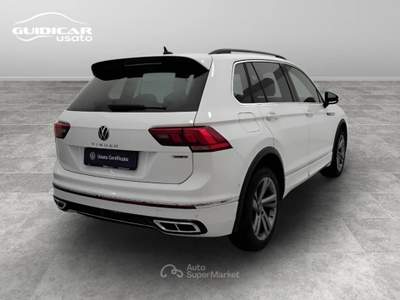 Volkswagen Tiguan 2.0 TDI SCR R-Line 4Motion DSG Bianco usata Lucca