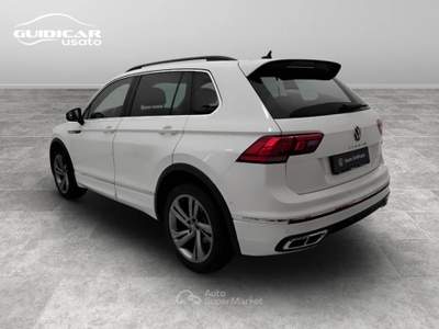 Volkswagen Tiguan 2.0 TDI SCR R-Line 4Motion DSG Bianco usata Lucca