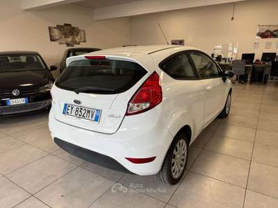Ford Fiesta Fiesta VI 3p 1.4 Gpl 95cv E6 2015 Bianco usata Latina