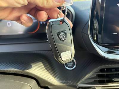 Peugeot 2008 1.2 puretech Allure s&s 100cv Nero usata Ercolano